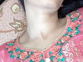 సహోద్యోగి యొక్క అందమైన భార్య ఈ భారతీయ సినిమాలో తన బాస్ తో ప్రమోషన్ కోసం తన మార్గాన్ని ఆకర్షిస్తుంది.